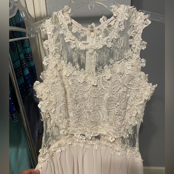 Brand new white, lace dress. Never worn! (Not right size) - Picture 4 of 5